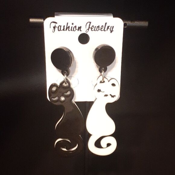 New Cute Cat Anime Earrings New - Picture 1 of 2